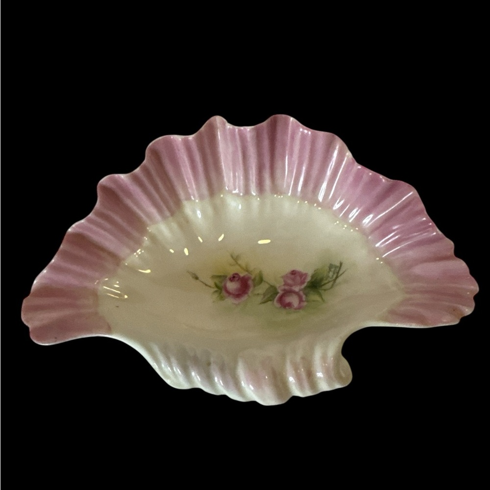 Vintage Lefton Fine China Shell shaped dish with rose pattern. (R 0 110125)